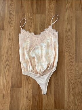 A&F Silky Lace Trim Bodysuit in Blush Tie-Dye